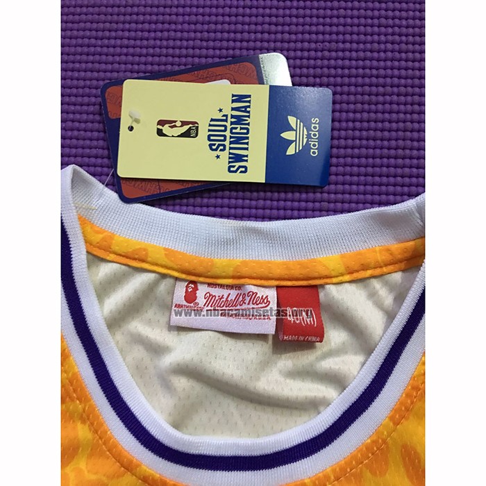 Camiseta Los Angeles Lakers Bape NO 23 Mitchell & Ness Amarillo
